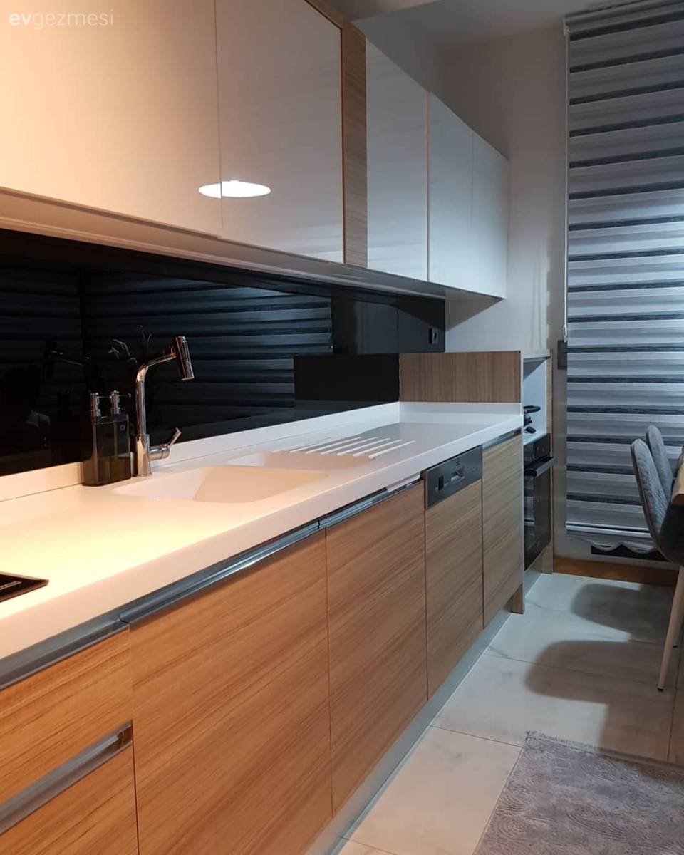 İddialı Renkler ve Mimari Detaylar Bu Dekora Çok Yakışmış!