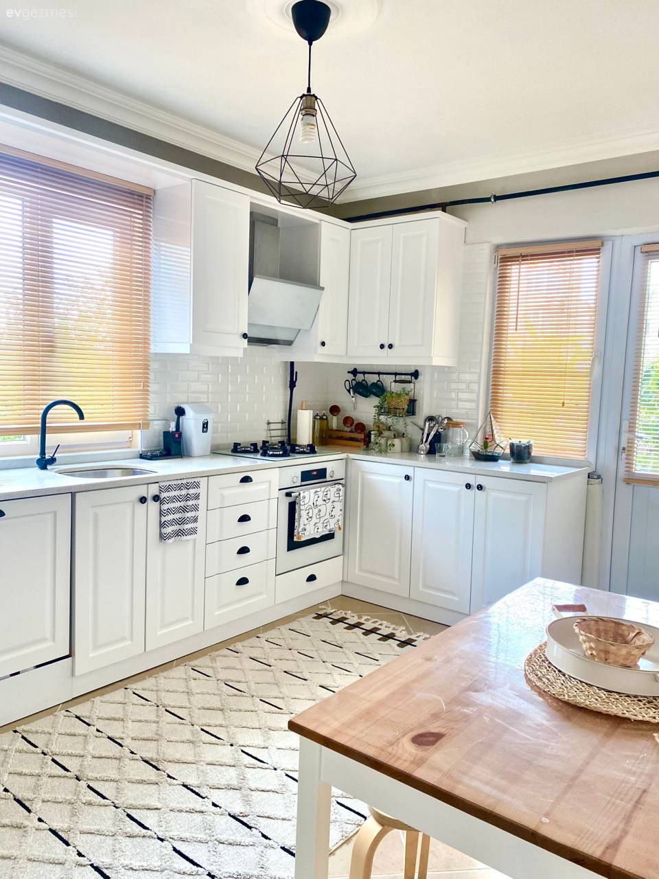 Ürün Önerileri: Sitemizdeki Mutfak Dekorasyonlarının En Sevilen Ürünleri!