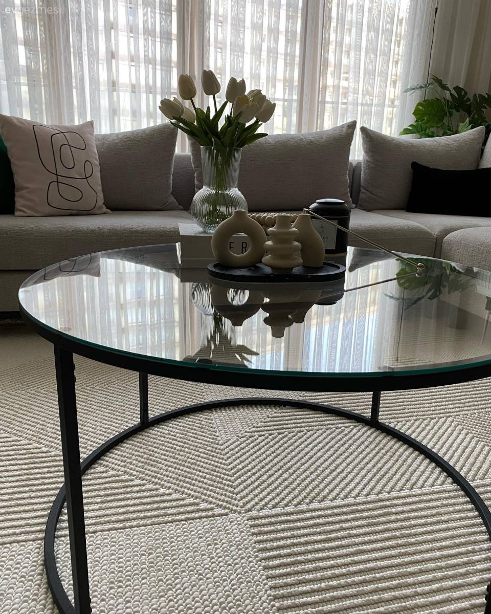 Bu İstanbul Evi İçin Hem Renk Hem de Form Kontrastı Önemli