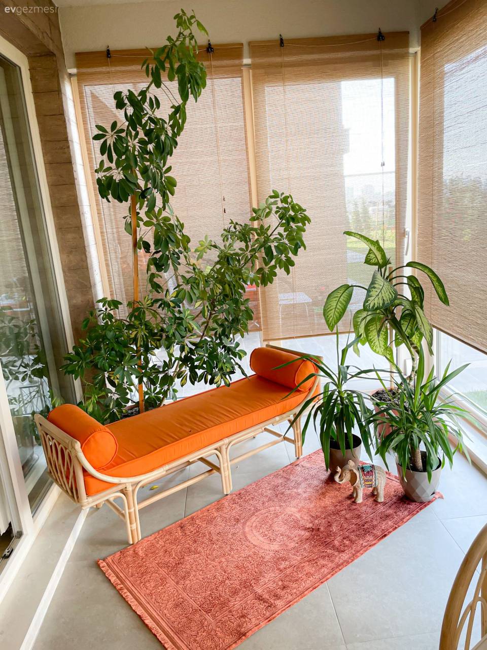 Bu İstanbul Evinde Tavanlar Kadar Enerji Seviyesi  De Çok Yüksek