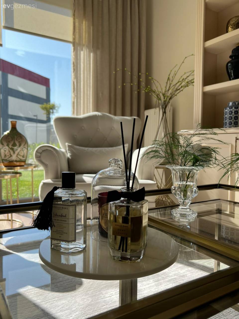 Bu İstanbul Evinde Ahşap Sıcaklığı ve Zarif Tasarımlar El Ele