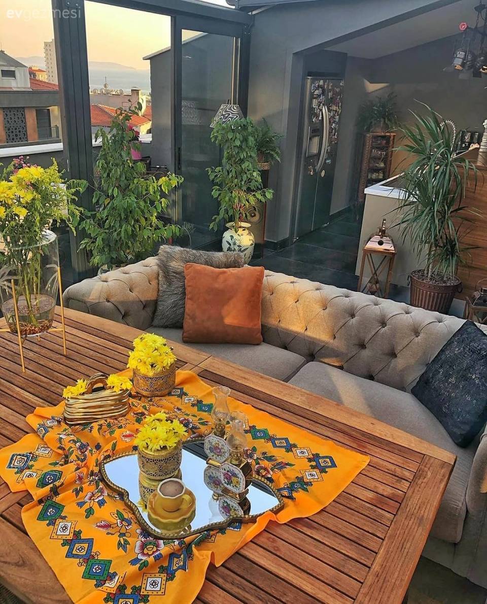 Bu Apartman Dairesi 10. Kata Bahçeli Bir Ev Hissini Taşımış