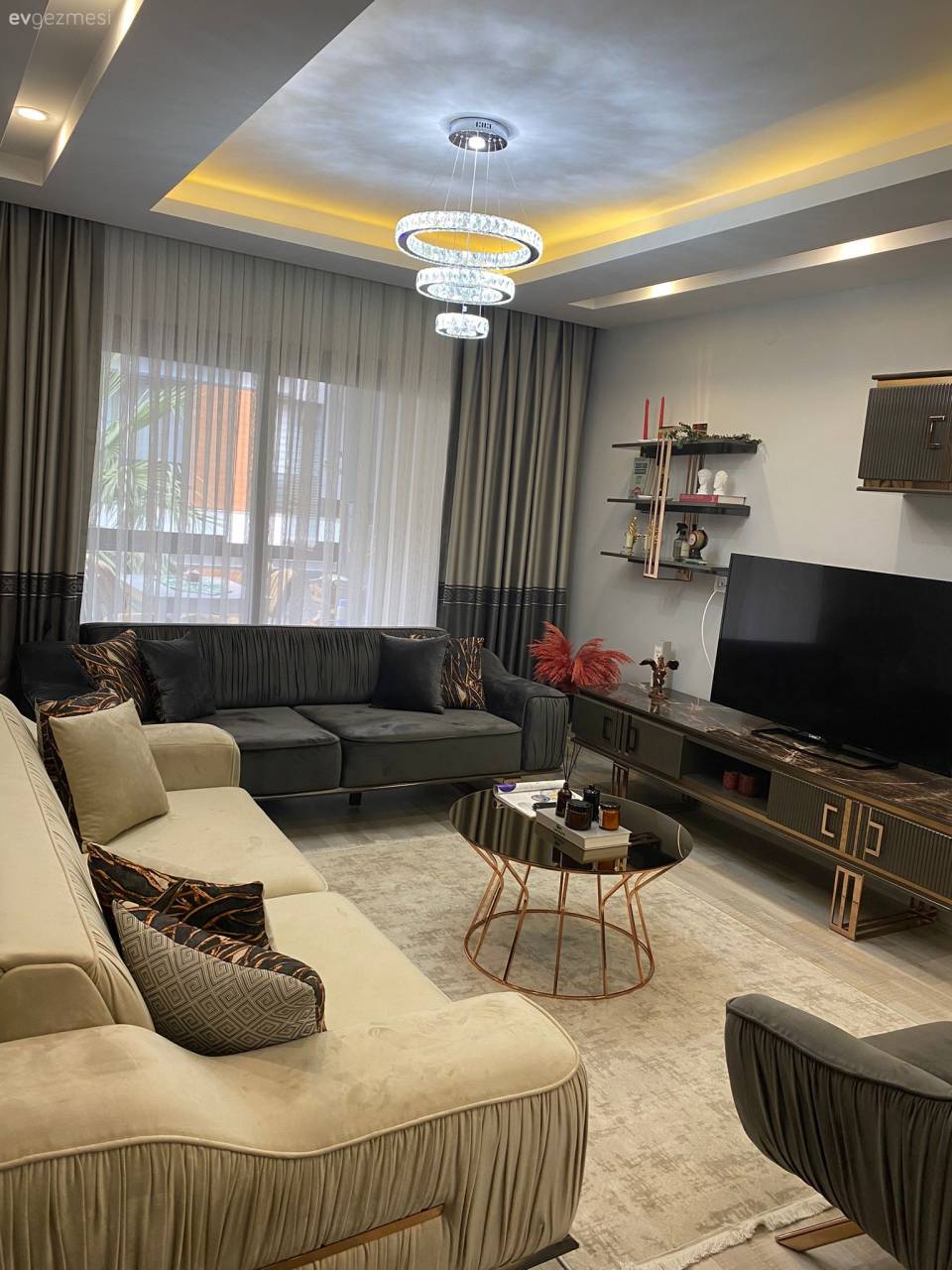 Bu İzmir Evinde Konfor ve Uyum Her Odada Hakim!