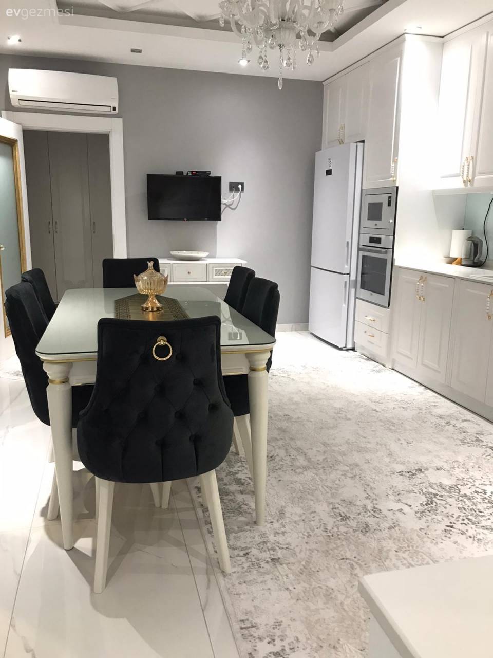 Bu Antalya Evinde Altın Dokunuşları Her Odayı Etkisi Altına Almış