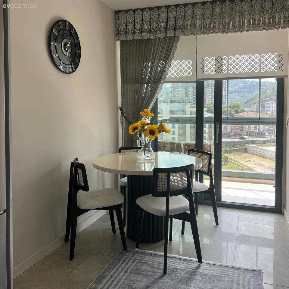 Büyük Pencereli Bu Trabzon Evi Modern ve Country Tarzın Ortak Eseri