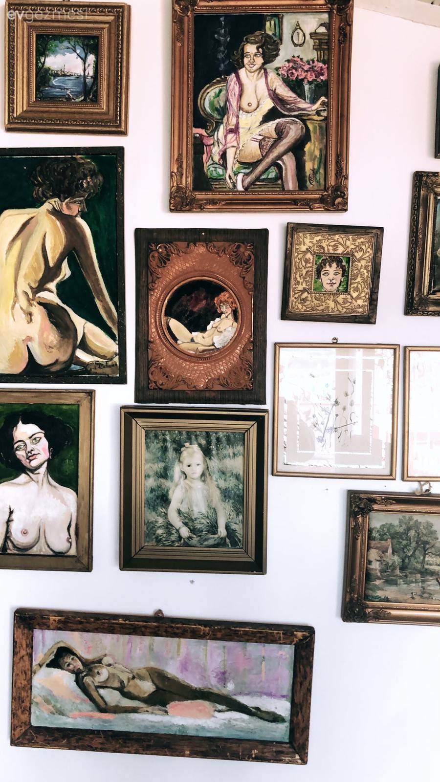 93 Yıllık Konağın Üstündeki Bu Evin Dışı Tablo, İçi de Sanat Galerisi