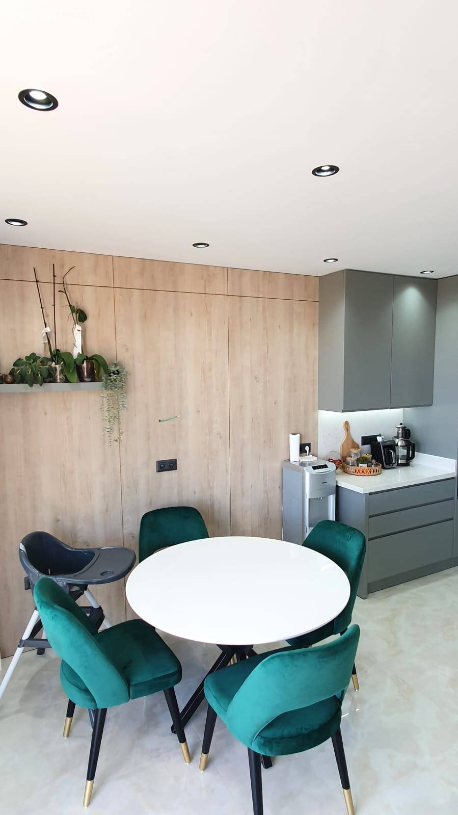 Bu Antalya Evinde Modern Stil Canlı Vurgularla Albeni Kazanmış