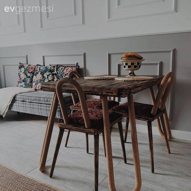 Beyaz ve Ahşap Uyumu Bu İstanbul Evinin Her Köşesinde Yankılanmış