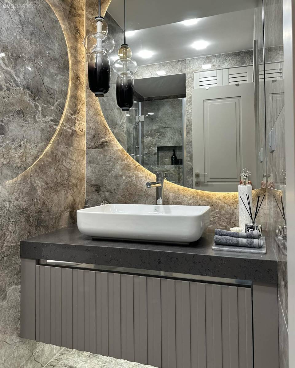 İşlevsel ve Göz Alıcı: Modern Bir Banyo!
