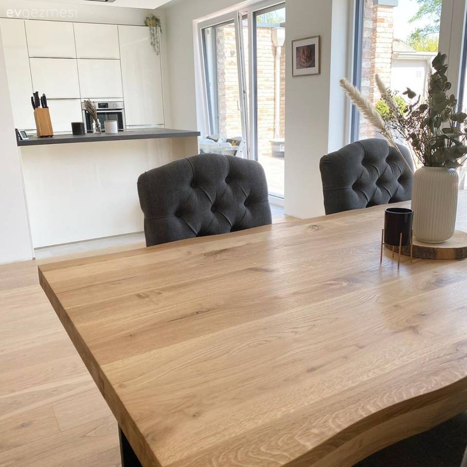 Bu Minimalist Evde Ortama Sıcaklık Katan Detaylar da Unutulmamış!