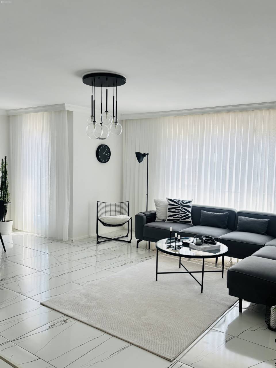 Renkler Kontrast Tarz Modern: Amasya'dan L- Tipi Bir Salon