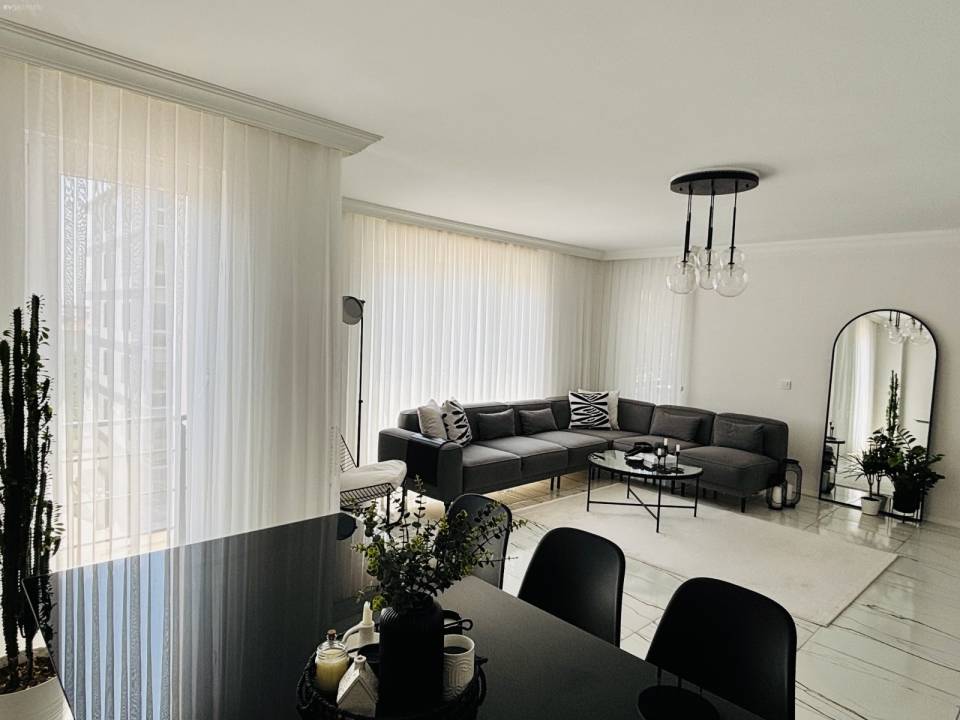 Renkler Kontrast Tarz Modern: Amasya'dan L- Tipi Bir Salon