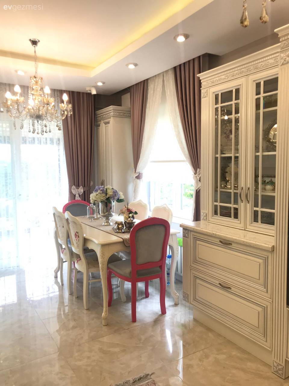 Bu İstanbul Evinin Her Odasında Ayrı Bir Stilin Ruhu Geziniyor