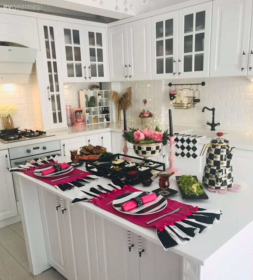 Bu Kütahya Mutfağında Beyazın Zarafeti Tüm Köşelere Yansımış