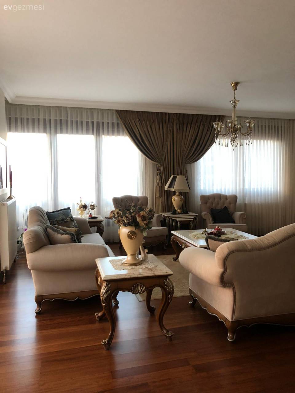 Bu İstanbul Evindeki Mobilyalar Sanat Eseri Tadında!