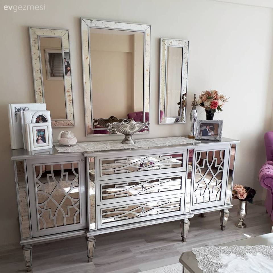 Ev Gezmesi: Aynalarla Işıldayan Romantik Bir Salon