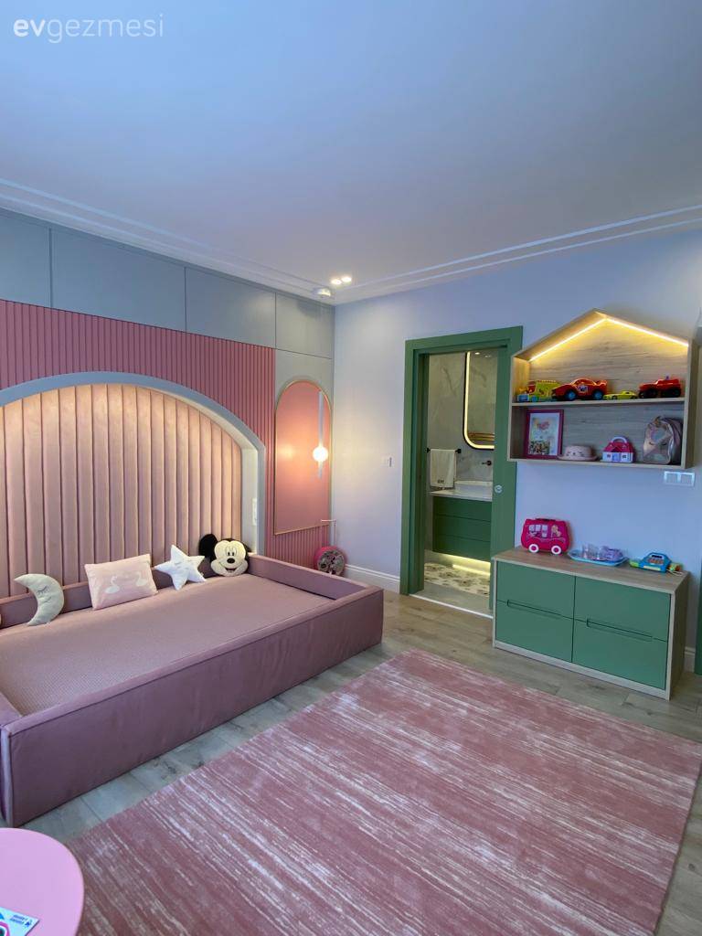 Bu Dubleks Evde Özel Yapım Tasarımlar Dekorun Albenisi Arttırmış