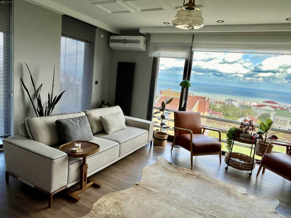 Tek Cephesi Tamamen Cam Olan Keyifli Samsun Evi! 