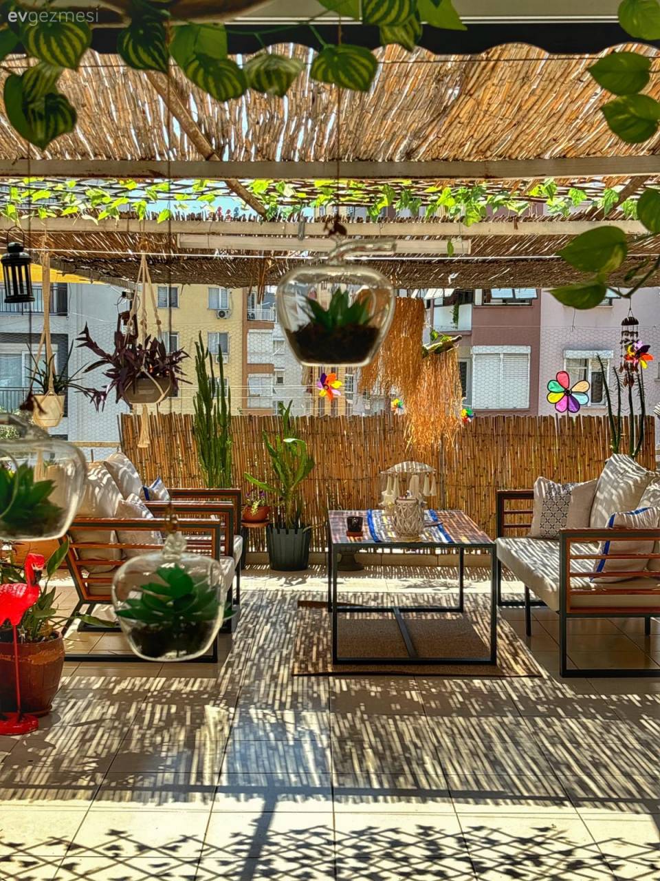 Apartmana Bağlı Bu Antalya Terasında Bali Esintileri Hakim