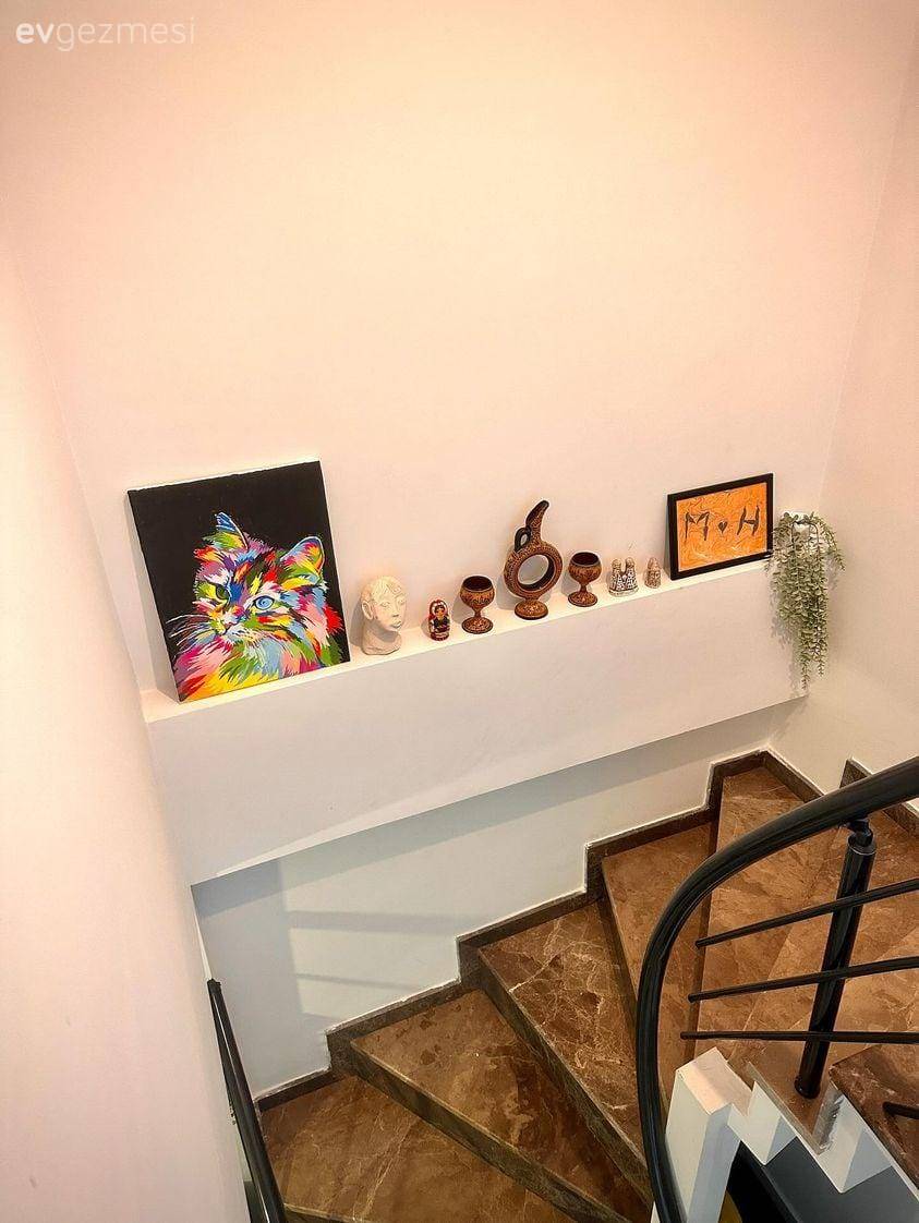Bu İki Katlı Ev Hem Ofis Hem de Sıcacık Bir Yuva