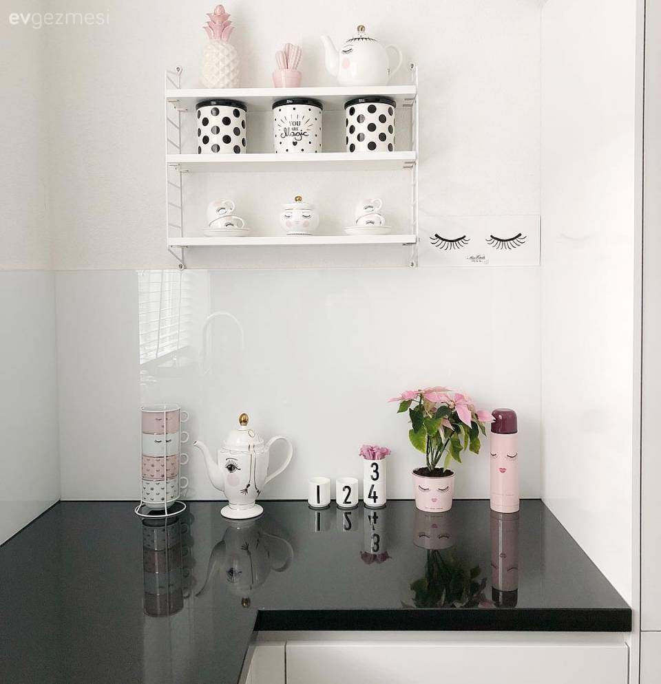 Modern Ruhunu Şık Aksesuarlarla Taçlandıran Bir Mutfak