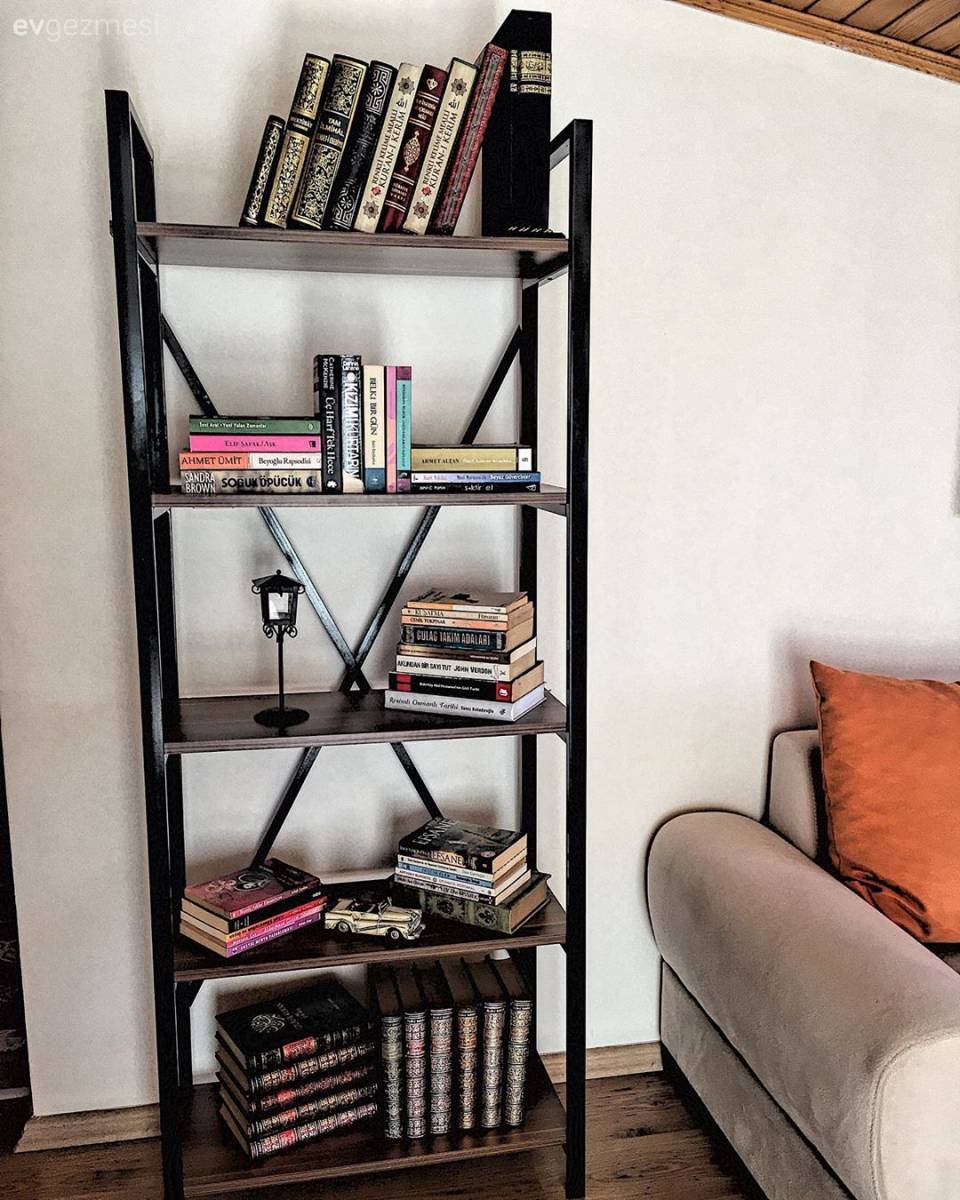 İki Katlı Bu Evin Bir Tarafı Rustik Diğer Tarafı Modern!