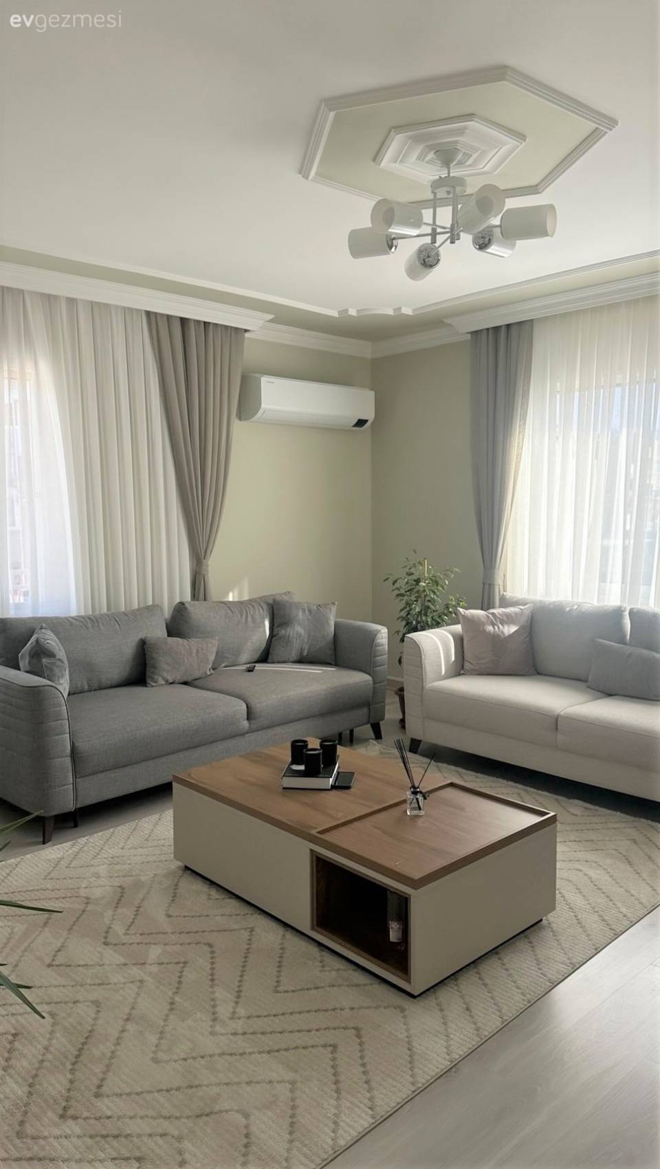 Bu Evde Minimalist Felsefeye Modern Çizgiler Eşlik Etmiş