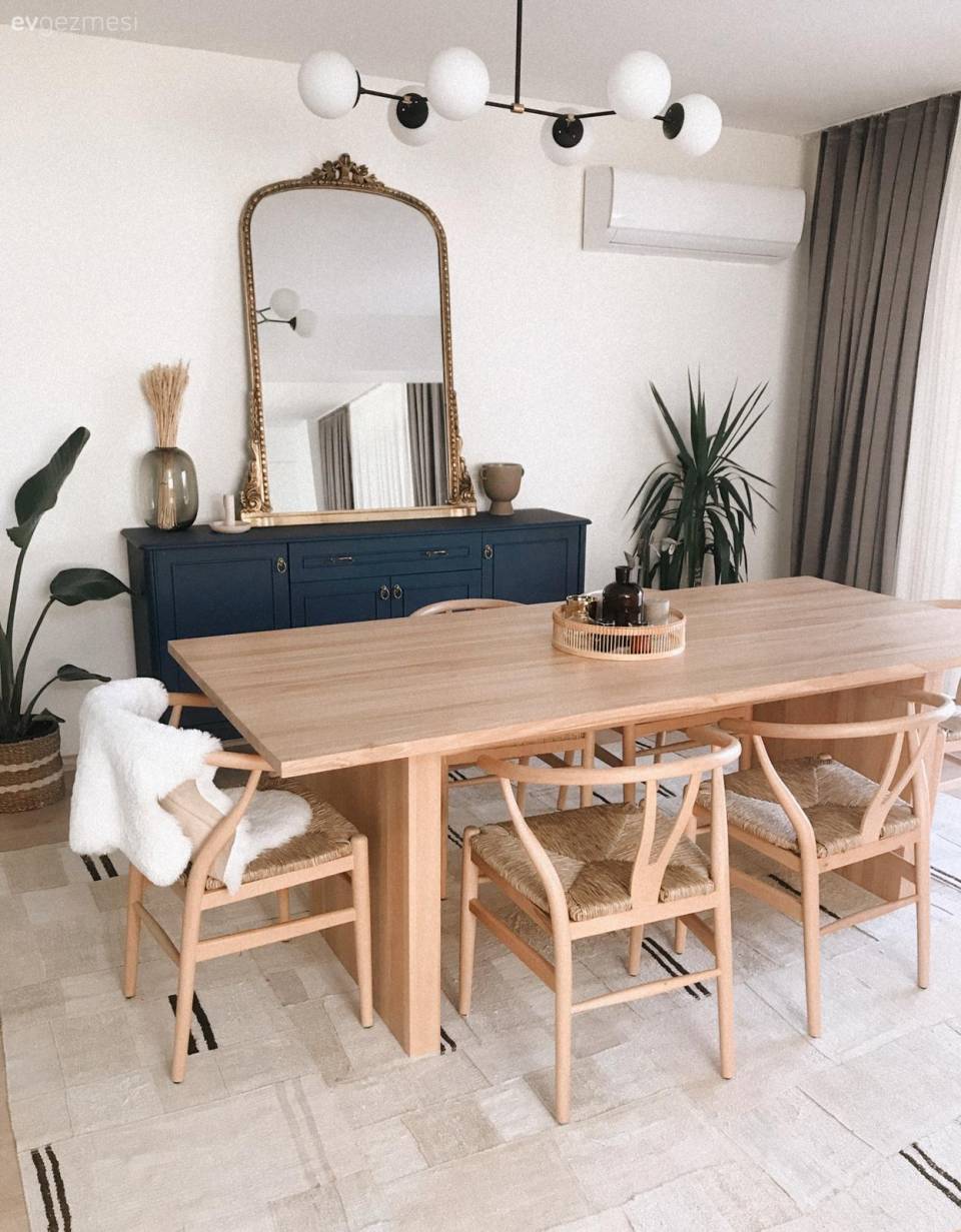 Sade Görünen Bu İzmir Evinde Sürpriz Çıkışlar Var