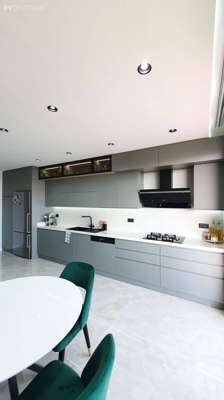 Bu Antalya Evinde Modern Stil Canlı Vurgularla Albeni Kazanmış