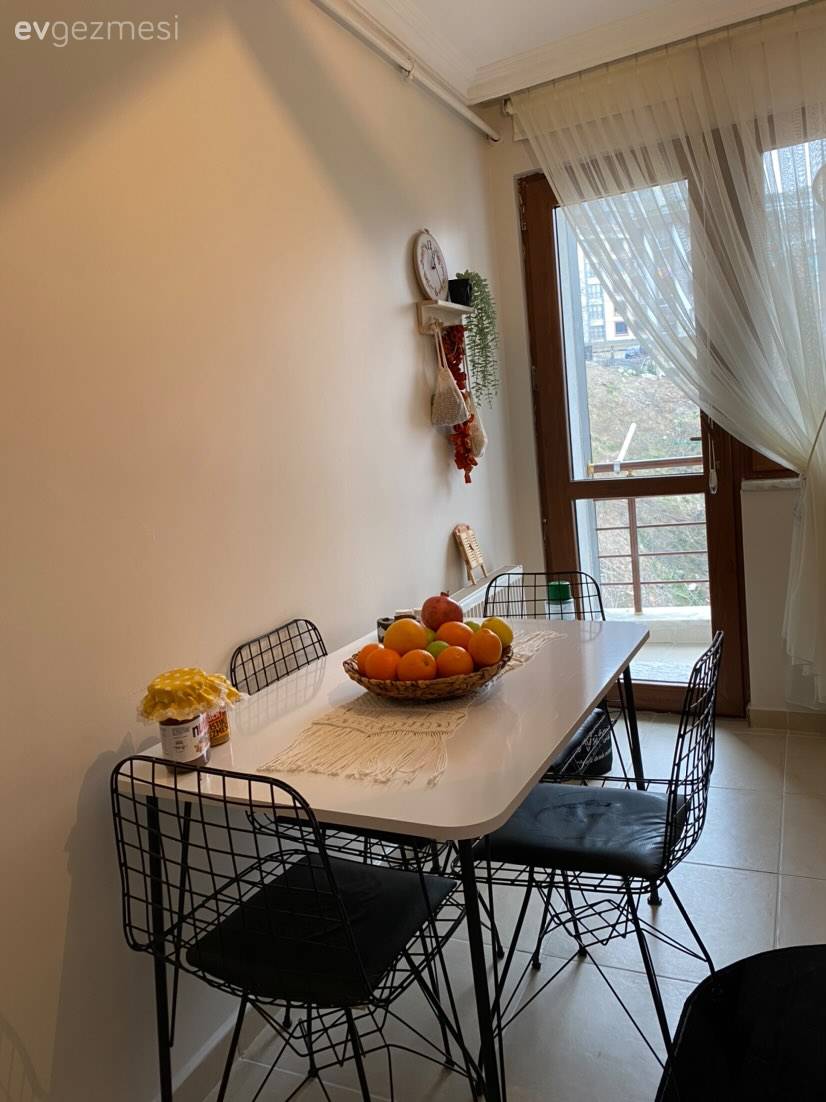 Bu İstanbul Evi Lüksten Uzak Sıcaklığa Yakın