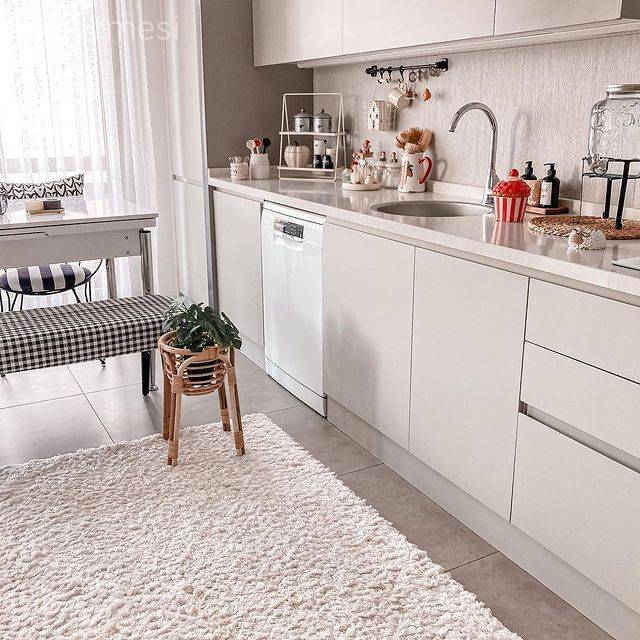 Bu Bohem Evde Hasır ve Ahşabın Farklı Formlarına Çokça Yer Verilmiş