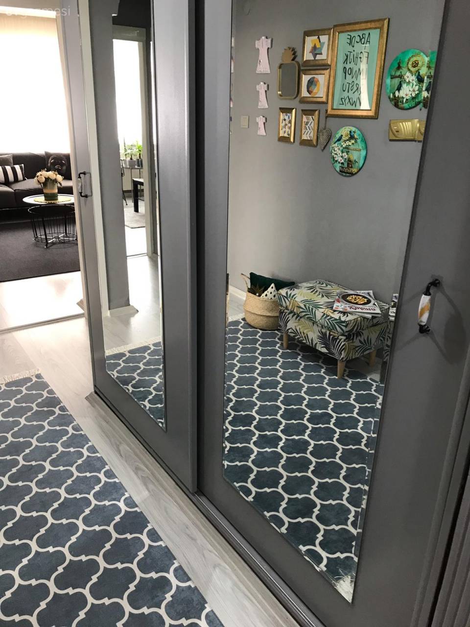 Hastane Odası Gibi Dekorlara İnat Bir İstanbul Evi!