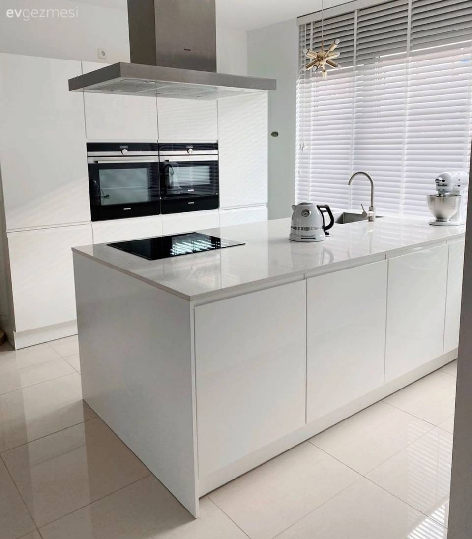 Ev Gezmesi: Işıltı ve Konfor Dengesini Tam Ayarlayan Bir Dekor