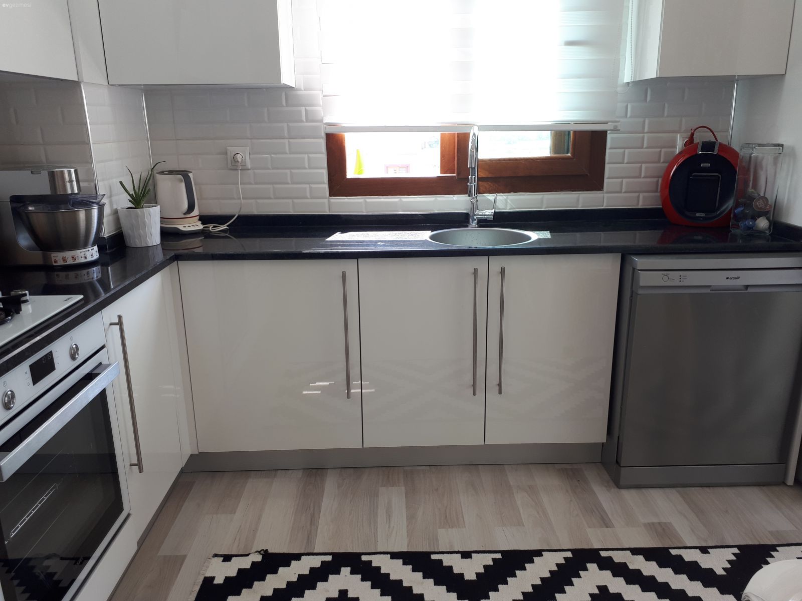 Yatak odasi ve mutfak