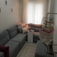 Ev Gezmesi: Bu evde beyaz, lacivert ve bordo gibi asil tonlarla göz alıcılık kazanmış.