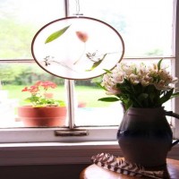 Kuruttuğunuz çiçeklerler ve kasnaktan duvar dekoru projesi..