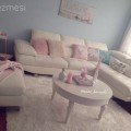 Beyaza eşlik eden pastel tonlarla abartıdan uzak, narin bir ev..