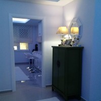 Baştan aşağı yenilenen bir evde, modern ve ferah bir dekor..