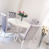 Ev Gezmesi: Her köşesinde çiçeklerle zarif ve ferah bir ev..