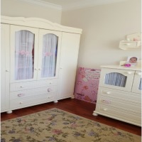 Serap hanım'ın yumuşak ve dinlendirici renklerle döşenmiş iç açıcı evi