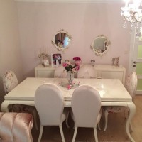 Genç çiftimizin elinde renklenen klasik dekorlu bir ev..