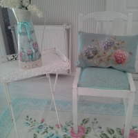 Pastel mavi ve pembelerle zarif bir ev