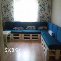 Safiye Hanım'ın paletlerden yaptığı köşe takımı