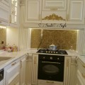 Sevda hanımın altın detaylı, şık ve klasik mutfağı..