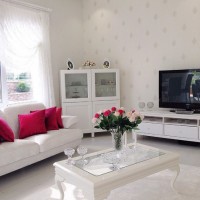 Ev Gezmesi: Her köşesinde çiçeklerle zarif ve ferah bir ev..