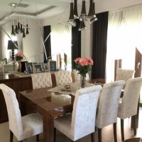 Farklı stil ve renklerin bir araya geldiği özenli ve zarif bir ev..