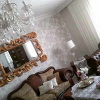 Pastel mavi ve pembelerle zarif bir ev