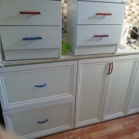 Neşe Hanım'ın beyaza boyadığı koyu renk mutfak dolapları