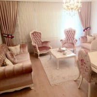 Genç çiftimizin elinde renklenen klasik dekorlu bir ev..