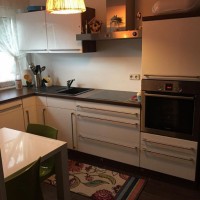 Doğal ahşap mobilyalarla rahat ve sade bir ev